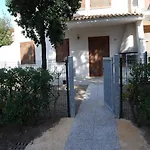 アパート Flat For 6 Guests With Private Garden *