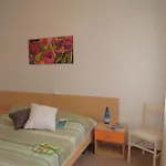 アパート Flat For 6 Guests With Private Garden