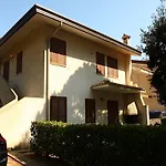 Flat For 6 Guests With Private Garden