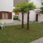 Flat For 6 Guests With Private Garden