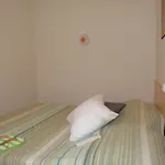 Flat For 6 Guests With Private Garden アパート ビビオーネ