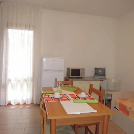 Flat For 6 Guests With Private Garden