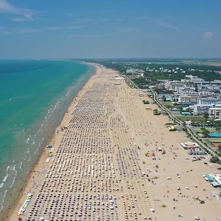 Flat For 6 Guests With Private Garden Apartment Bibione
