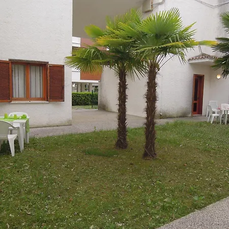 Flat For 6 Guests With Private Garden