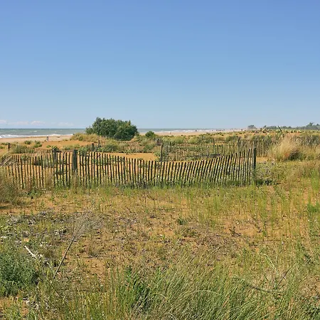 Flat For 6 Guests With Private Garden Διαμέρισμα *