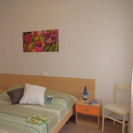 Flat For 6 Guests With Private Garden