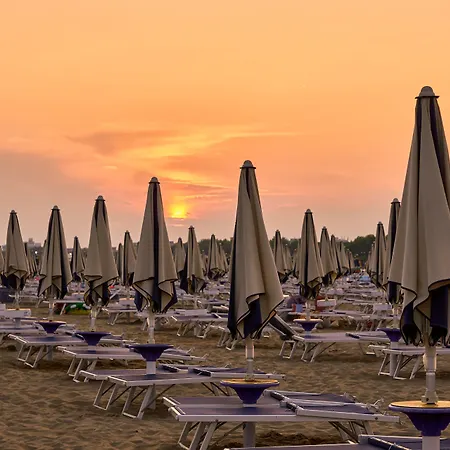 Flat For 6 Guests With Private Garden * Bibione