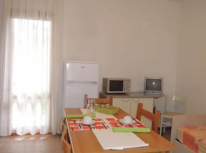 Flat For 6 Guests With Private Garden