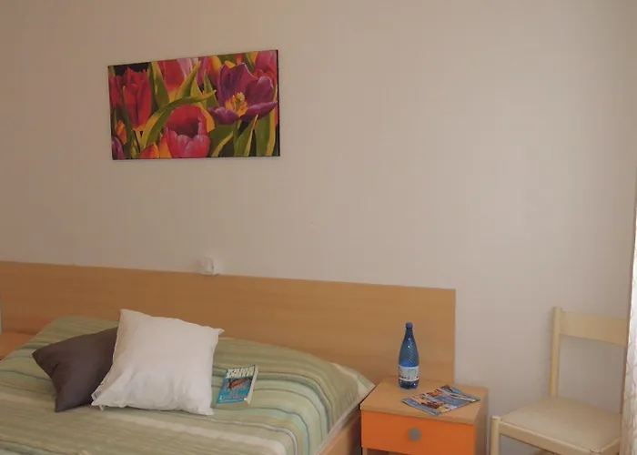 Flat For 6 Guests With Private Garden